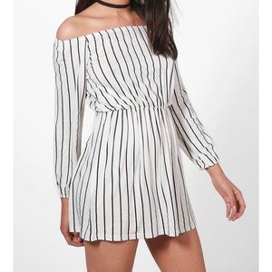 ⚡️⚡️Boohoo vertical stripe black and cream dress.